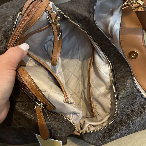 Michael Kors Monogram Shoulder Bag NWT - Picture 13 of 16